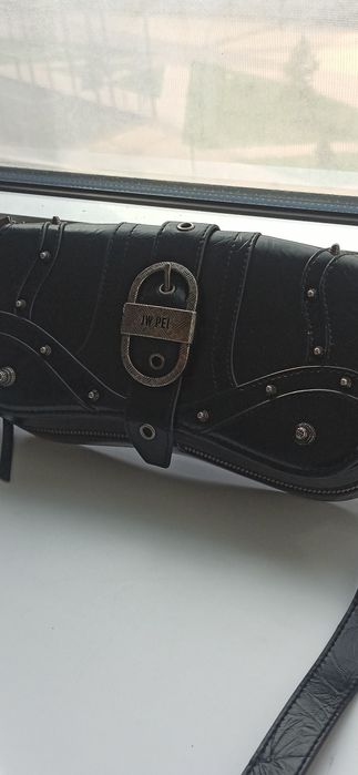 Jw pei Black, grunge