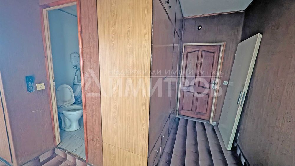 Продава двустаен апартамент 65 кв.м. нисък етаж в гр. Нови пазар.