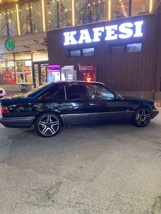 Мерседес 124 3.6 Амг