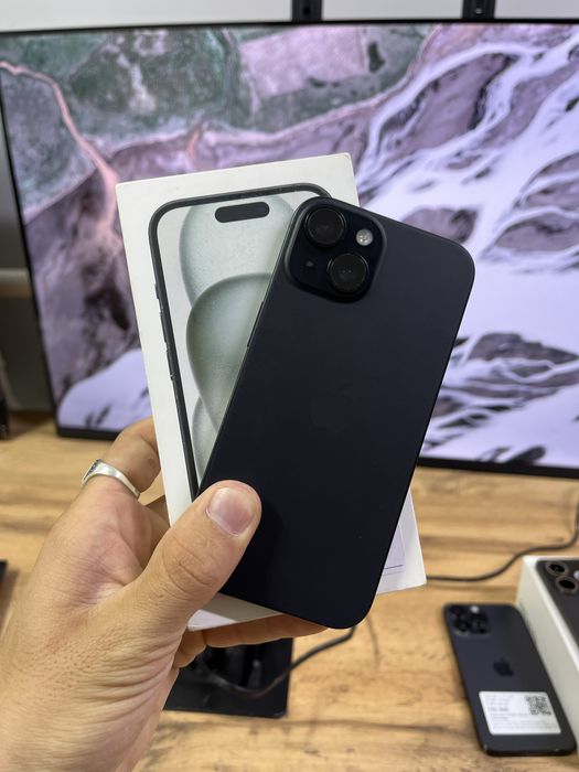 Телефон iPhone 15