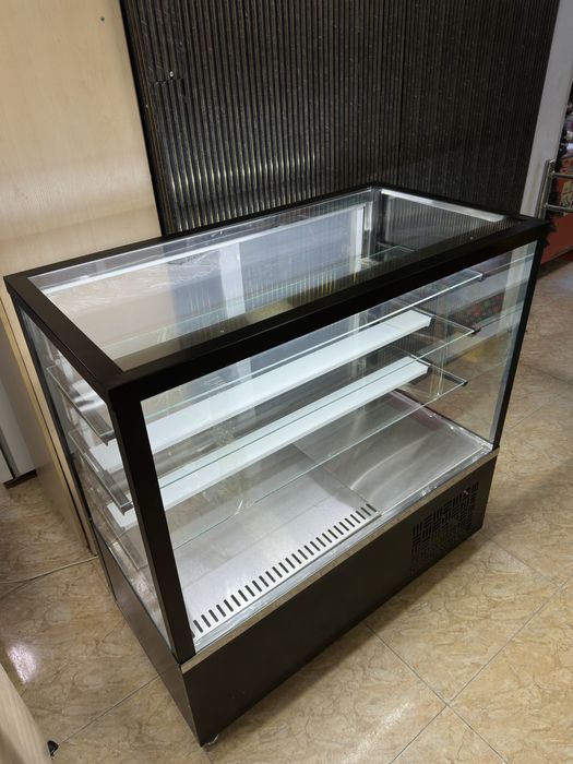 Продается кондитерская витрина