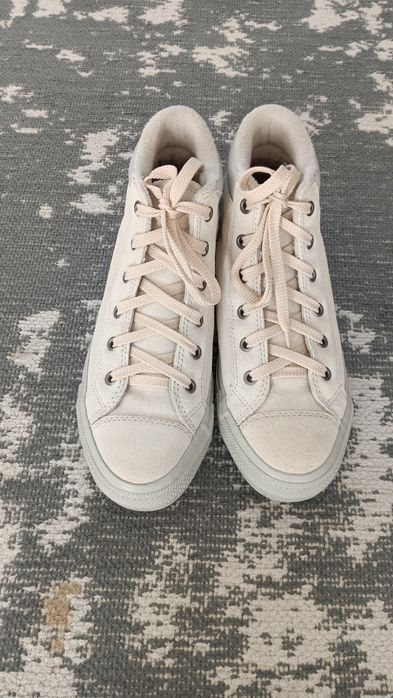 Converse înalți din piele întoarsă