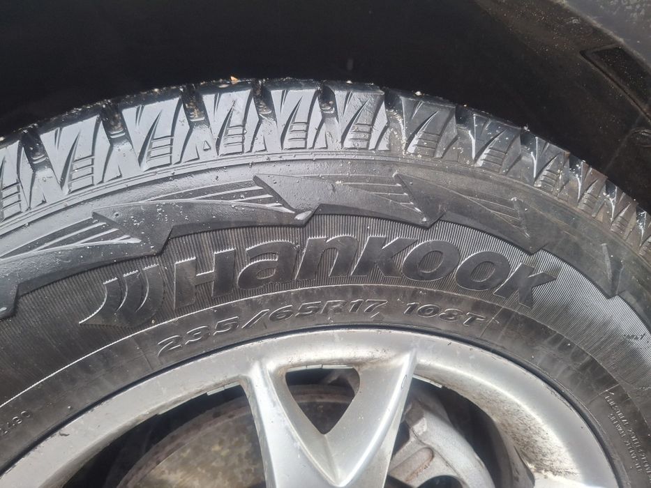 Продам зимний шипованная резина