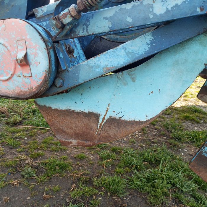 Vând semănătoare porumb spc 6