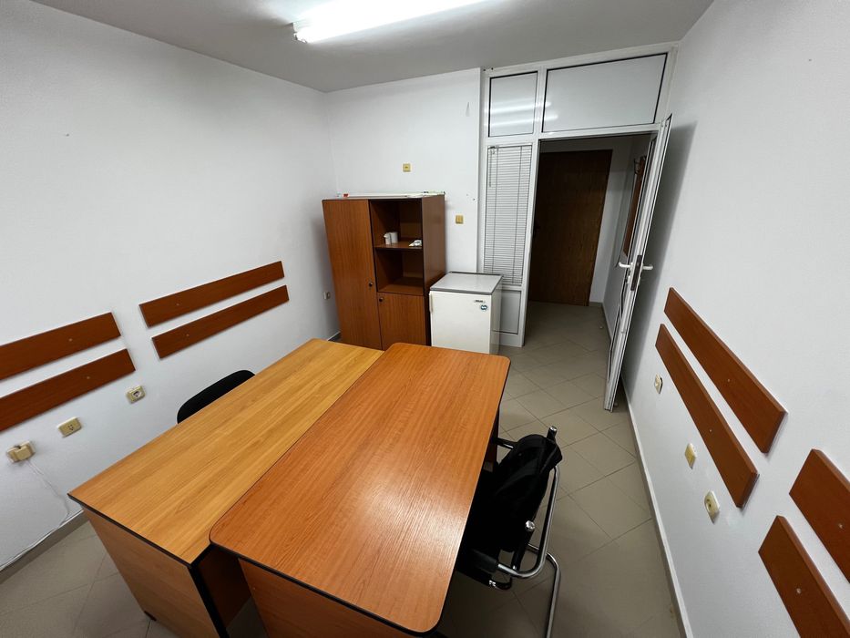 Дава се под наем Офис в Русе, Център - 24 кв.м за 112.2 € - Снимка #1