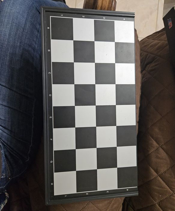 Vând șah/table magnetic