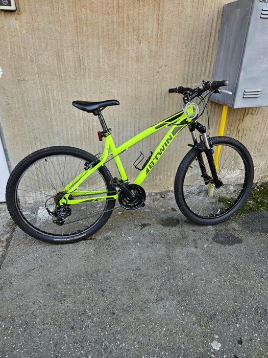 Vand bicicleta foarte putin folosita