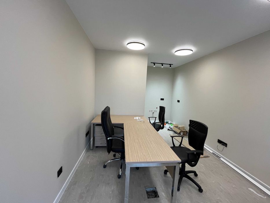 Отдава под наем търговско помещение на партер с две паркоместа