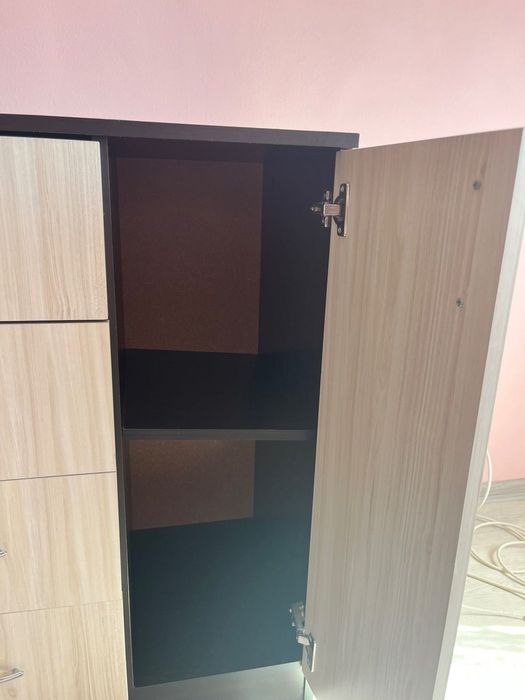 Продавам Скрин цвят Венге