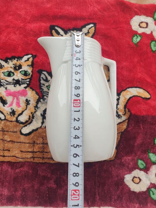 Българска порцелснова кана