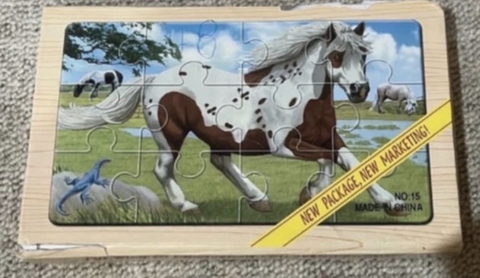 Vand puzzle-uri pentru copii