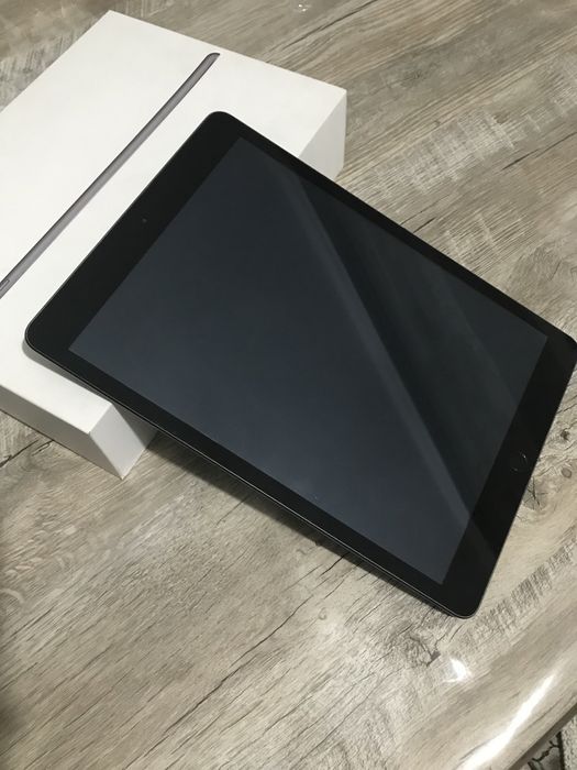 Продам Ipad 2019 Wi-Fi 32 GB