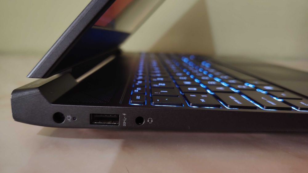 Noutbuk / Laptop / RTX 4050 AMD 8645HS / HP VICTUS 15