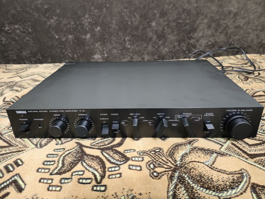 Предварительный усилитель Yamaha C-2X