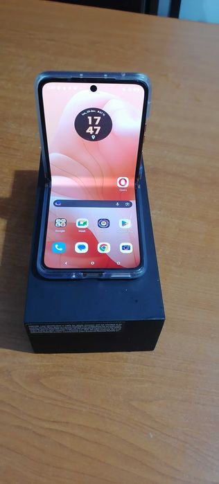 Razr 40 ultra ultra peach 256 și 8 gb nou cu garanție