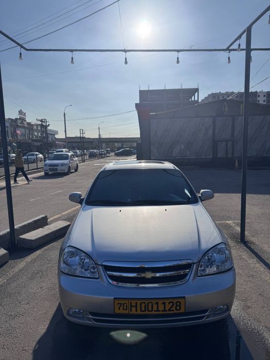 Lacetti 1.6 sotiladi narxi kelishgan holda