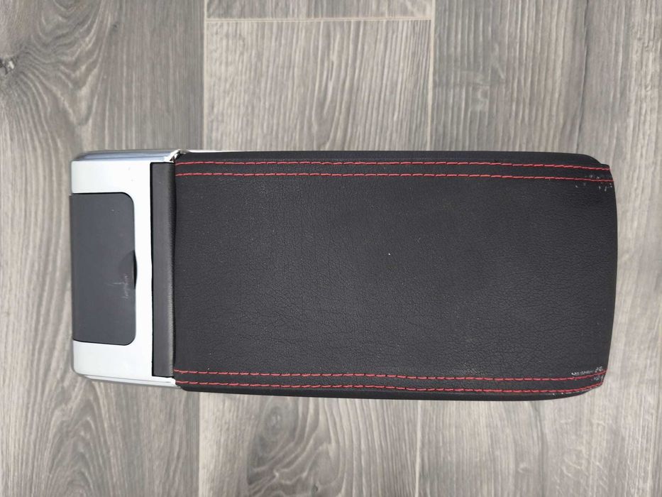 Cotiera auto universala cu 2 porturi USB,model 7H, negru, cusatura rosie , culisanta si rabatabila