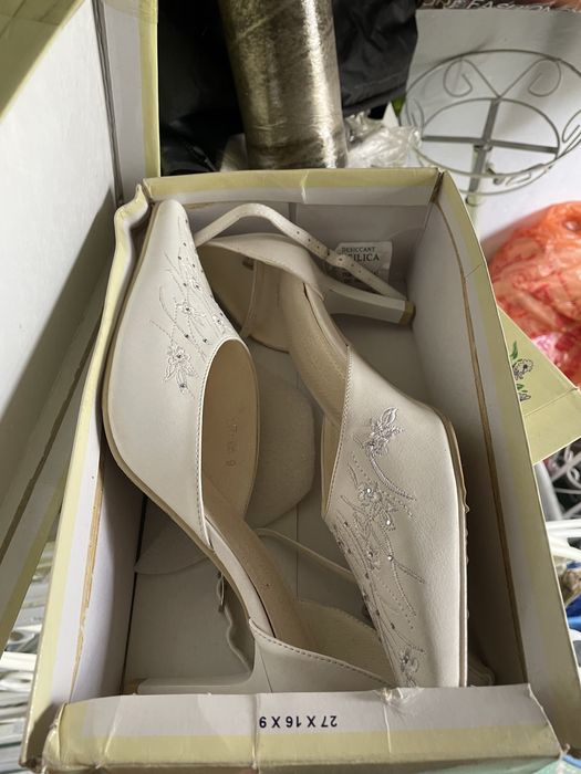 Туфли свадебные и сапожки