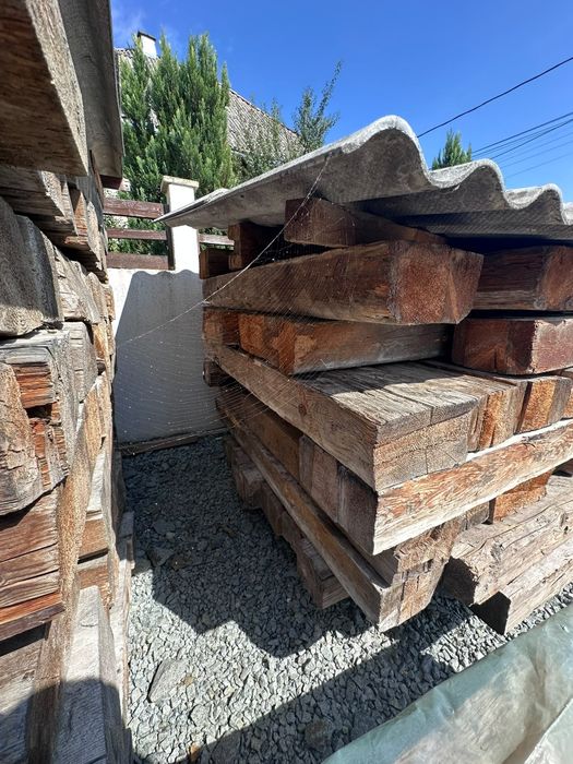 Lemn vechi din casa bătrânească