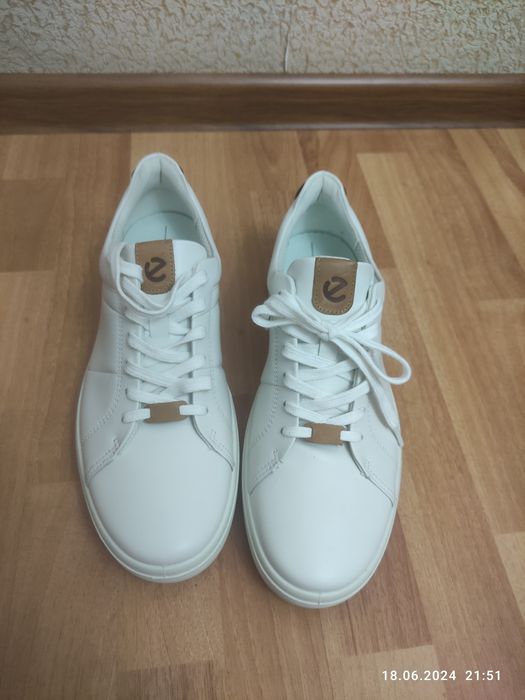 Кроссовки ЭССО оригинал