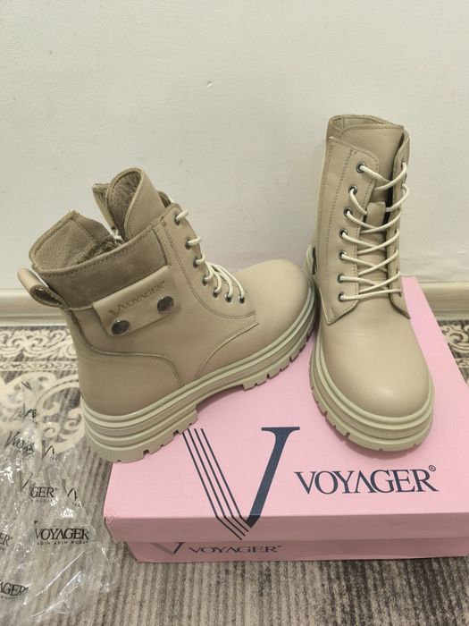 Бежови дамски ботуши от естествена кожа с косъм отвътре