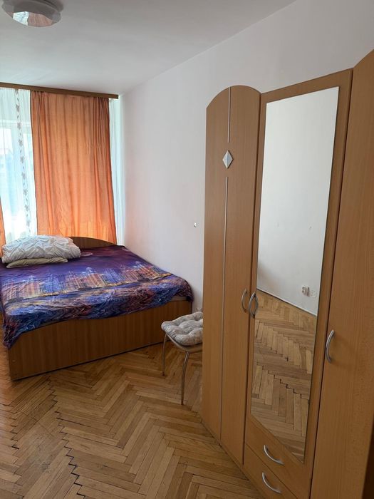 Închiriez apartament 3 camere
