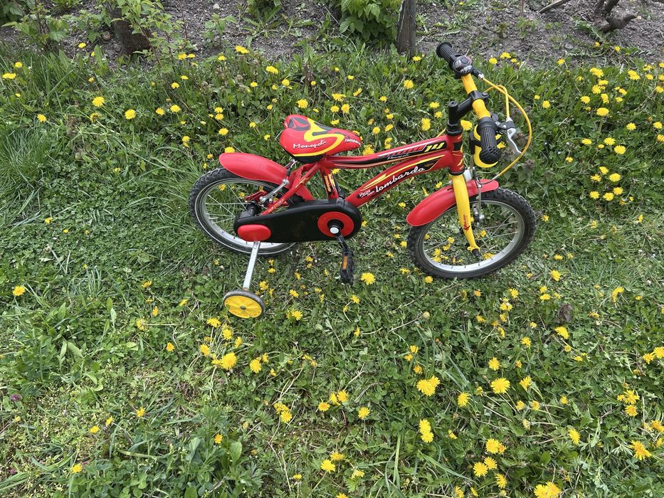 Bicicleta copil cu roti ajutatoare