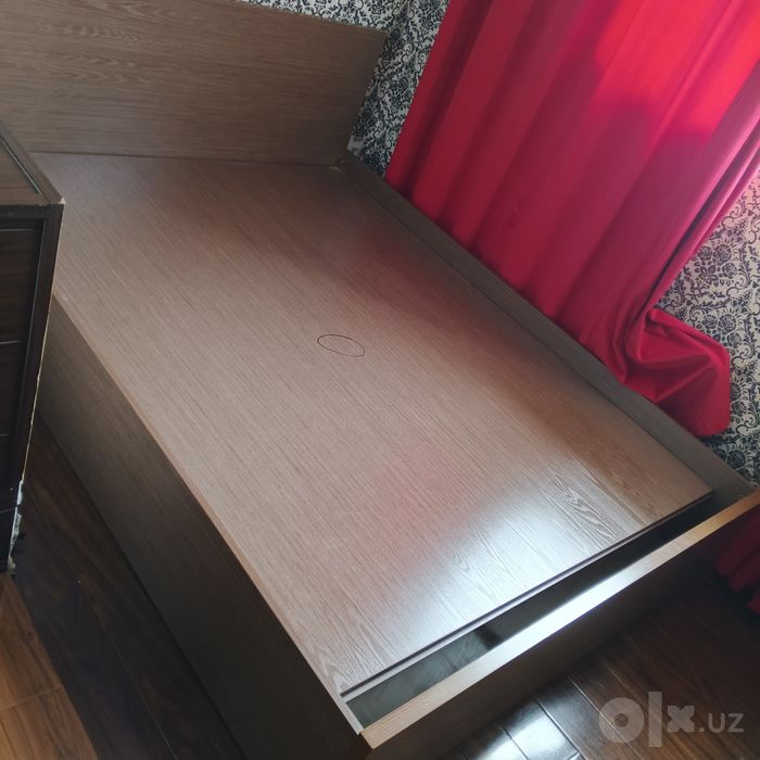 Продаю кровать б/у в хорошем состоянии из МДФ имеется и шкаф