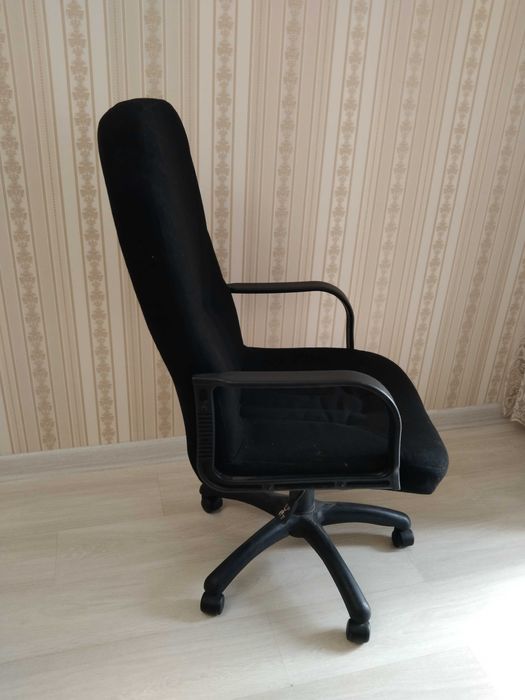 Продам офисные кресла