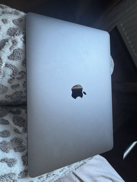 Macbook pro 13” touchbar 2019