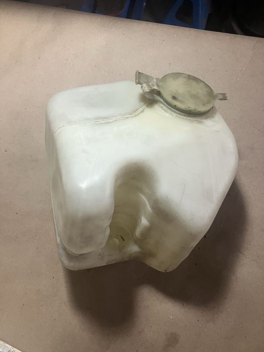 Bmw e36 бочок омывателя