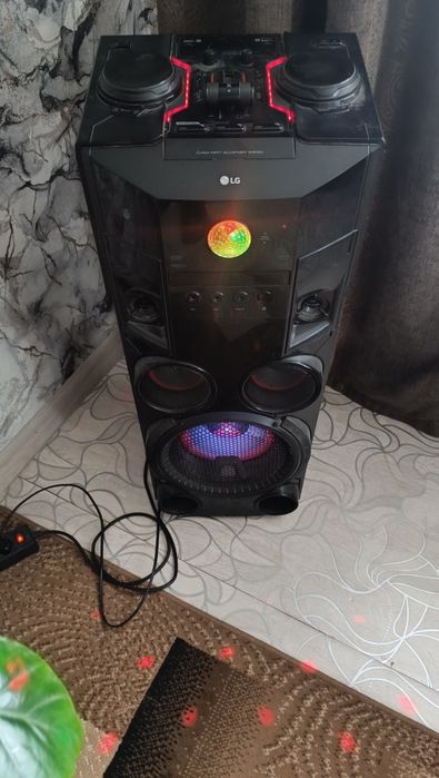Продам LG звучит отлично