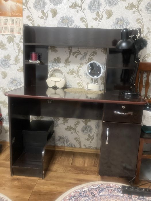 Письменный стол срочно продам