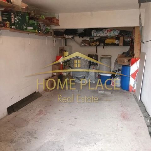 Гараж в централната част на Аспарухово