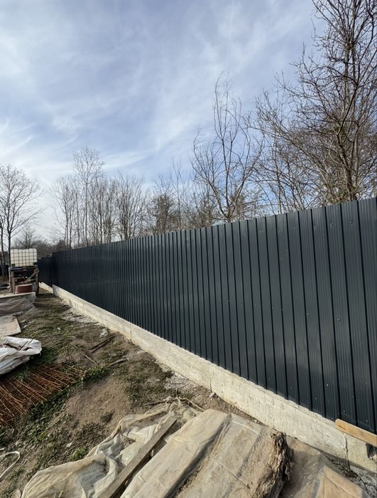 Tabla cutata colorata pentru gard sau acoperis super rezistenta