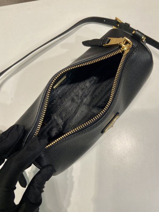Prada дамска чанта