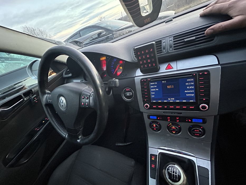 Plansa bord passat b6 2005-2011 . Navigatie interior