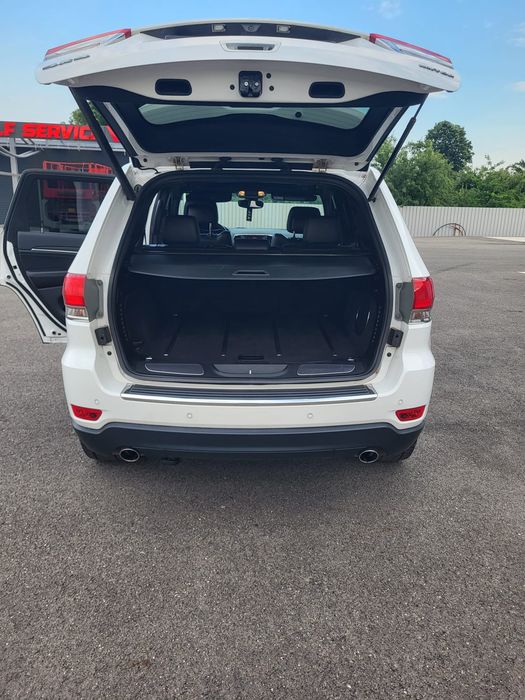 Jeep Grand Cherokee vând sau schimb cu autoturism