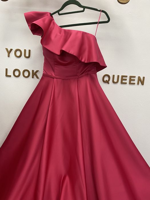 Коктейлна рокля /бална