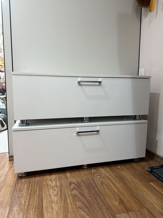 Срочно продам шкафы
