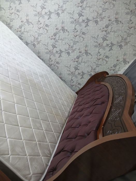 Mebel sotiladi srochno Kravat 2 ta tumbasi