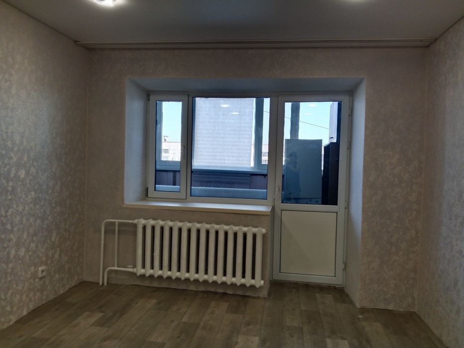 Поклейка обоев Аксу.