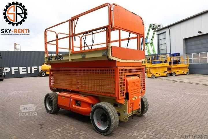 Строителна техника Под Наем с доставка по маршрути