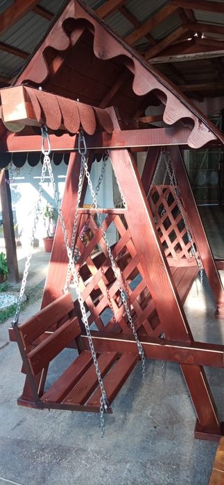 Balansoare și foișoare