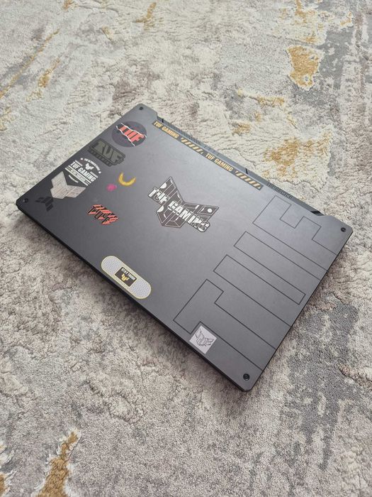 Laptop Asus TUF F17 în stare foarte bună