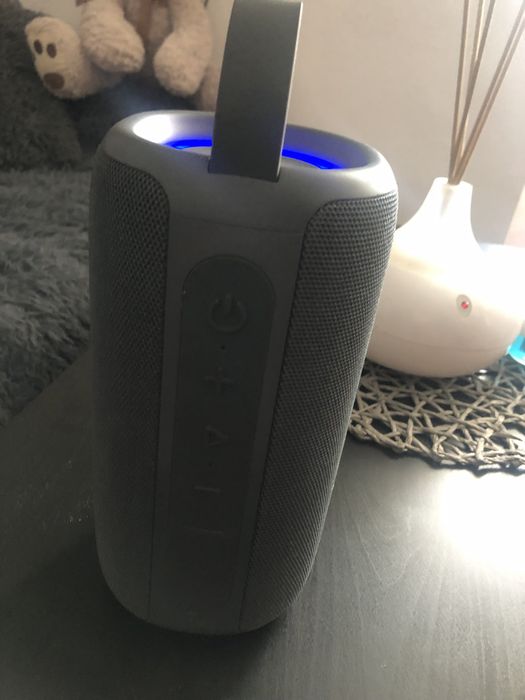 Boxa rezistenta la apa cu bas super