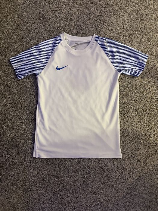 Tricou nike marimea 154-164 cm (L Copii)