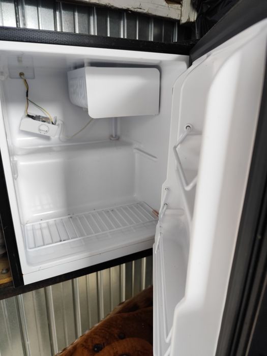 Mini Frigider Heinner Defect