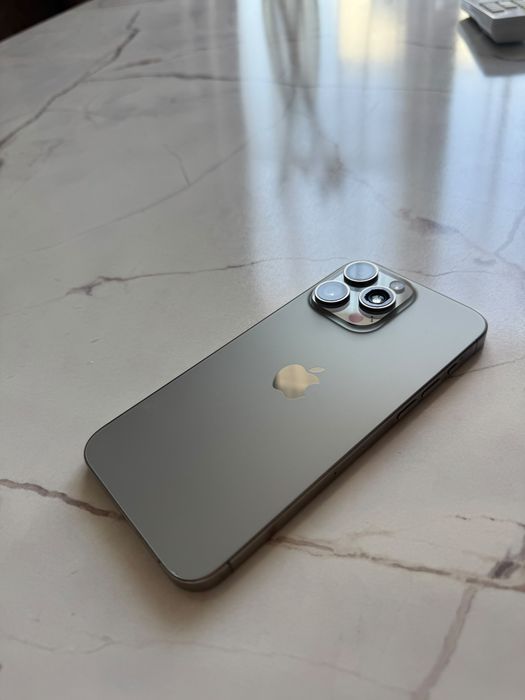 iPhone 15 Pro Max в хорошем состоянии