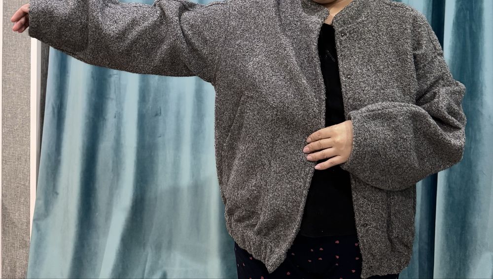 Продам бомбер,ZARA